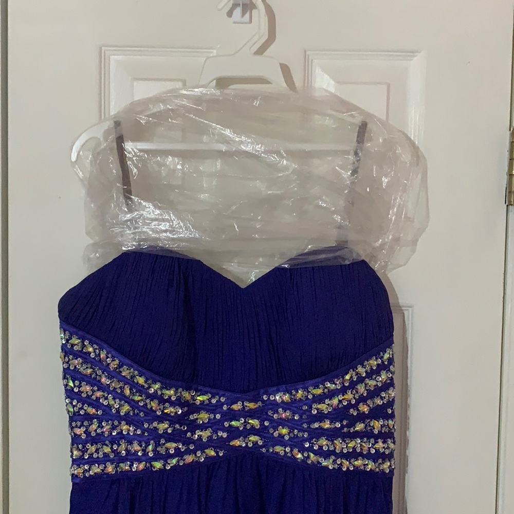 Prom (or cocktail dress), worn once. No staining, kept in original garment bag.